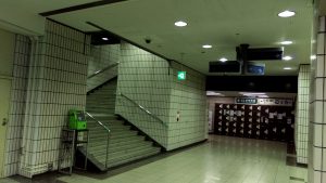 阪神元町駅のWINS側の出口からも行ける